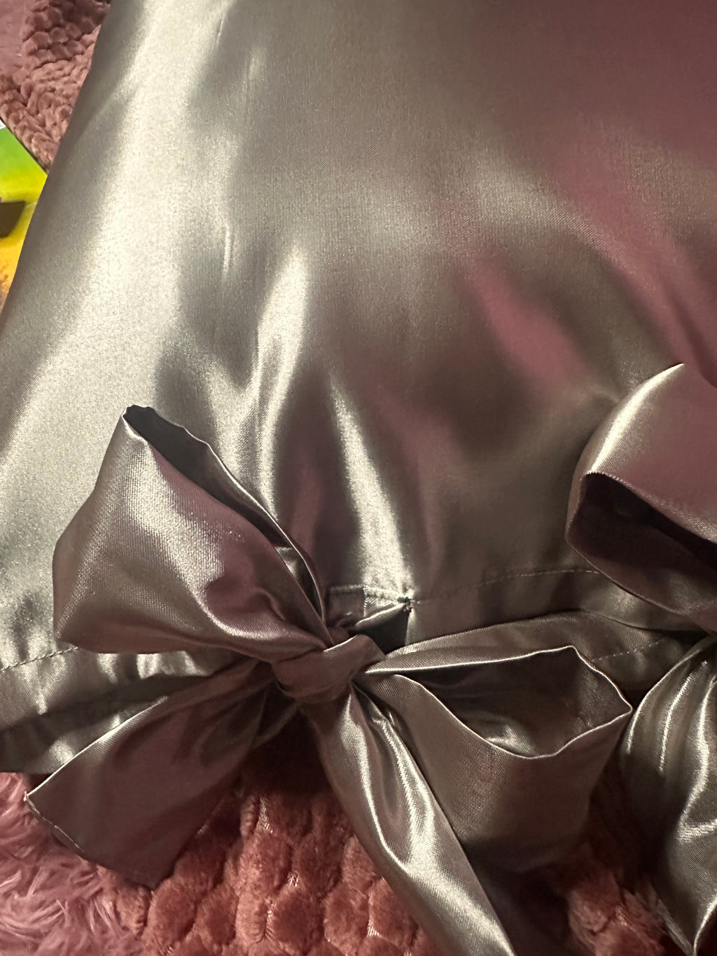 Satin Kissenbezug Taupe - luxuriöser Schlaf für Haut & Haar